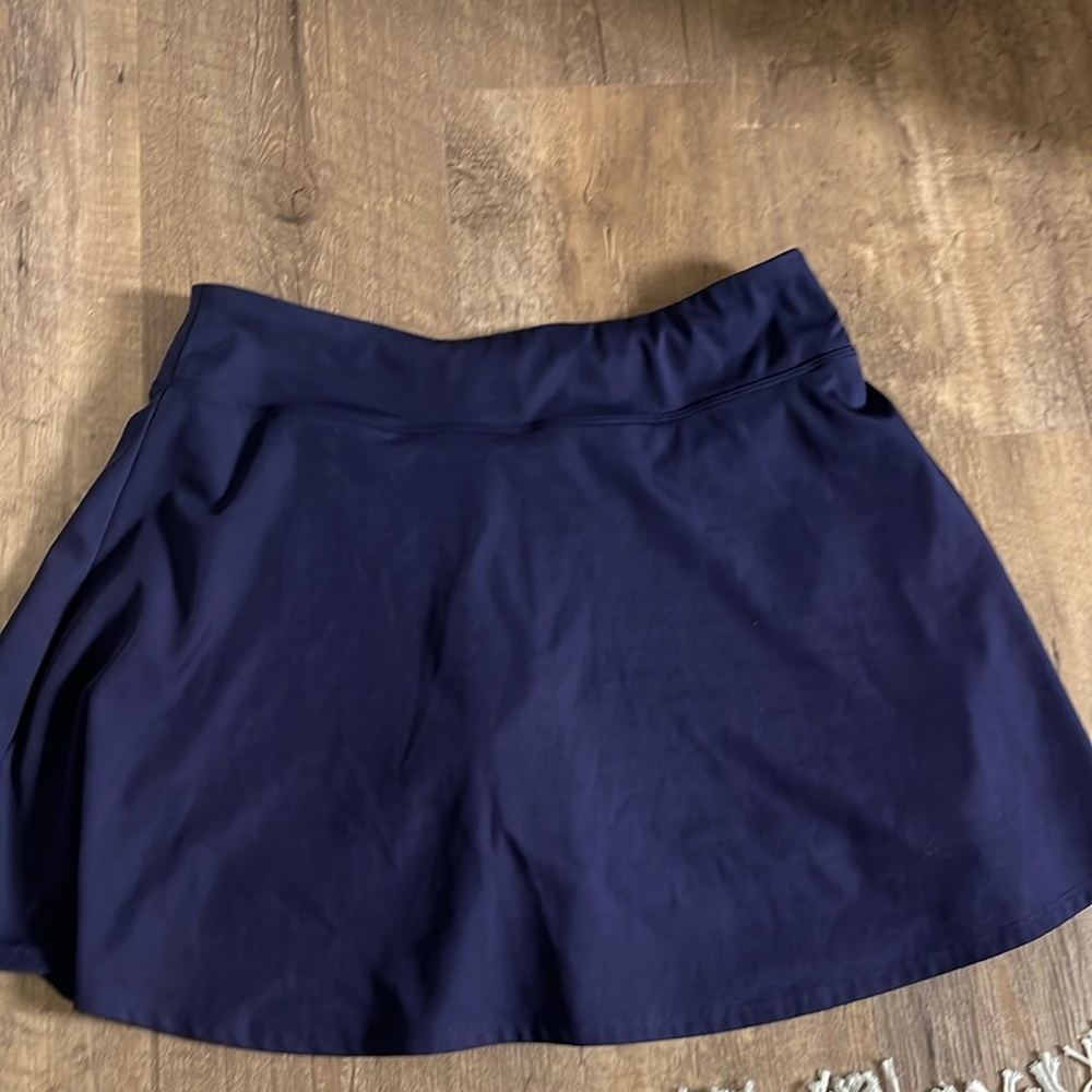 Tommy Bahama navy golf skort.  3” waist band.  15” overall. Built in short